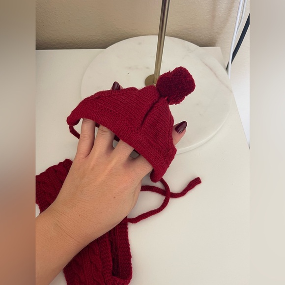 New red Knit Hat and scarf for very small dogs (I’d say size XS) - Picture 6 of 7